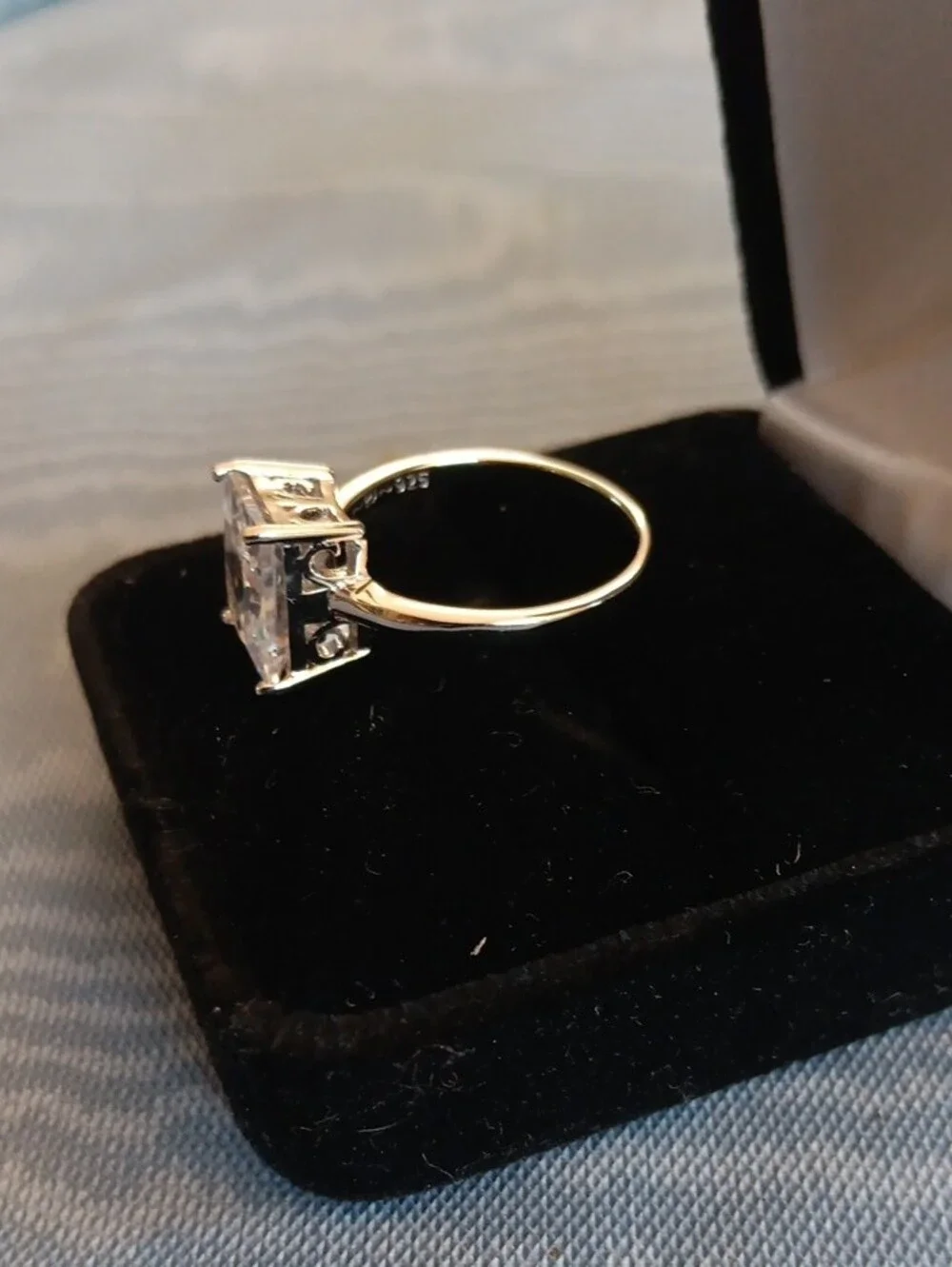Silver Tone Diamond-Style Women's Band - Unbranded